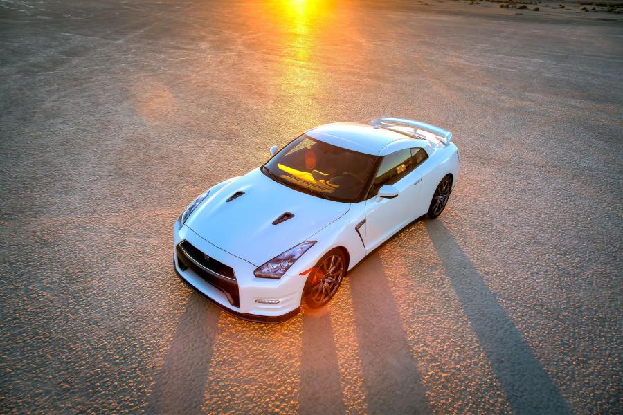  Nissan GT-R 2013 года  (US) (фото 9 из 27)